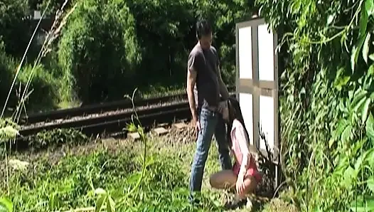 Sexy teen von ihrem stiefvater und seinem freund in der Öffentlichkeit gefickt