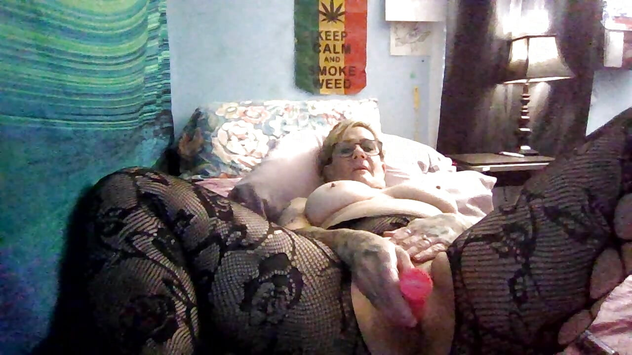 playing with my pretty kitty kat