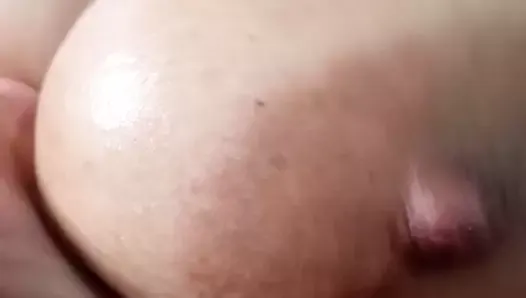 Muslim Pakistani girl Nida Ali has big bubble tits