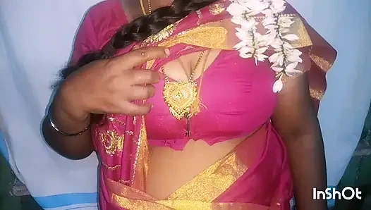 Büyük götlü Tamil Sari ev hanımı büyük göğüslerini köyde sikiyor