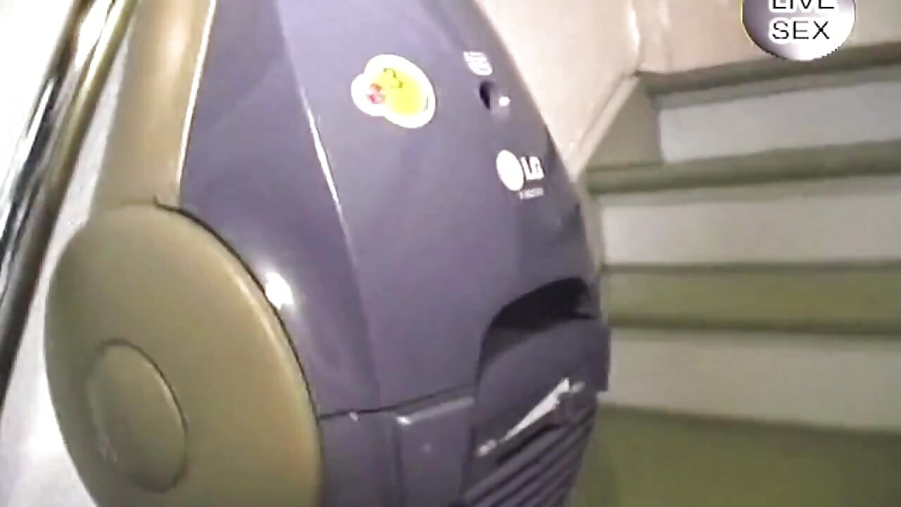 Amateur consigue profundo dedos y chupa polla duro