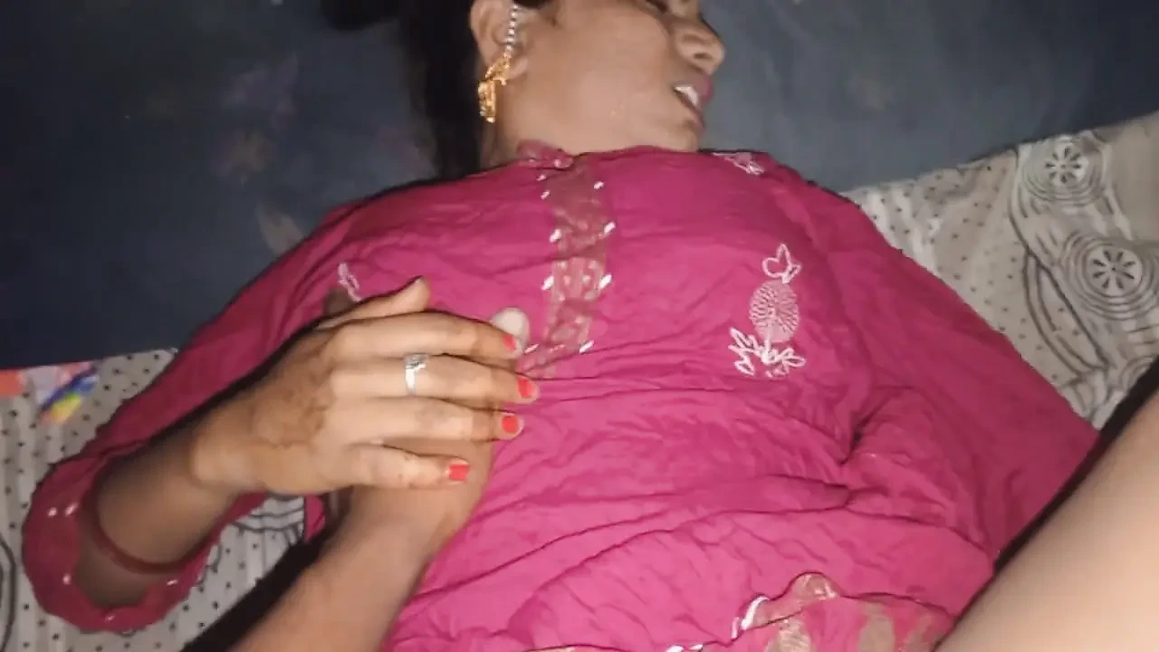 Desi bhabhi ko pela