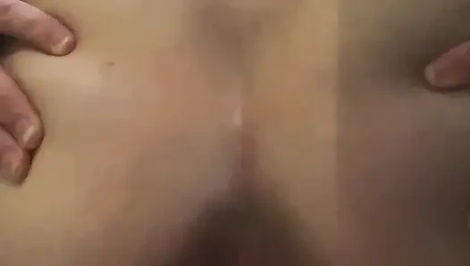 Athena sert anal sikiliyor ve ağzı açık
