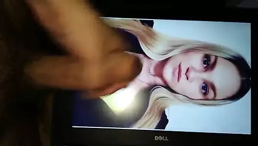 Cum üzerinde sıcak sarışın