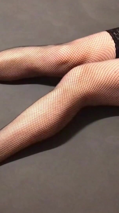 Nezaboravan trenutak iz filma "Dugonoga transvestita u mrežastim čarapama, donjem rublju"