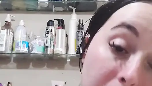 Ich mache meine hautpflege