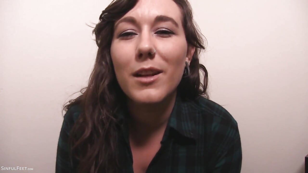 Поговоріть з мною брудно, показуючи sinn sage