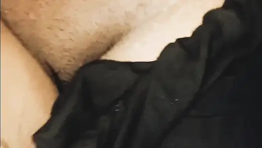 Ketika adikku tidak di rumah, aku menemukannya sendirian dan dia