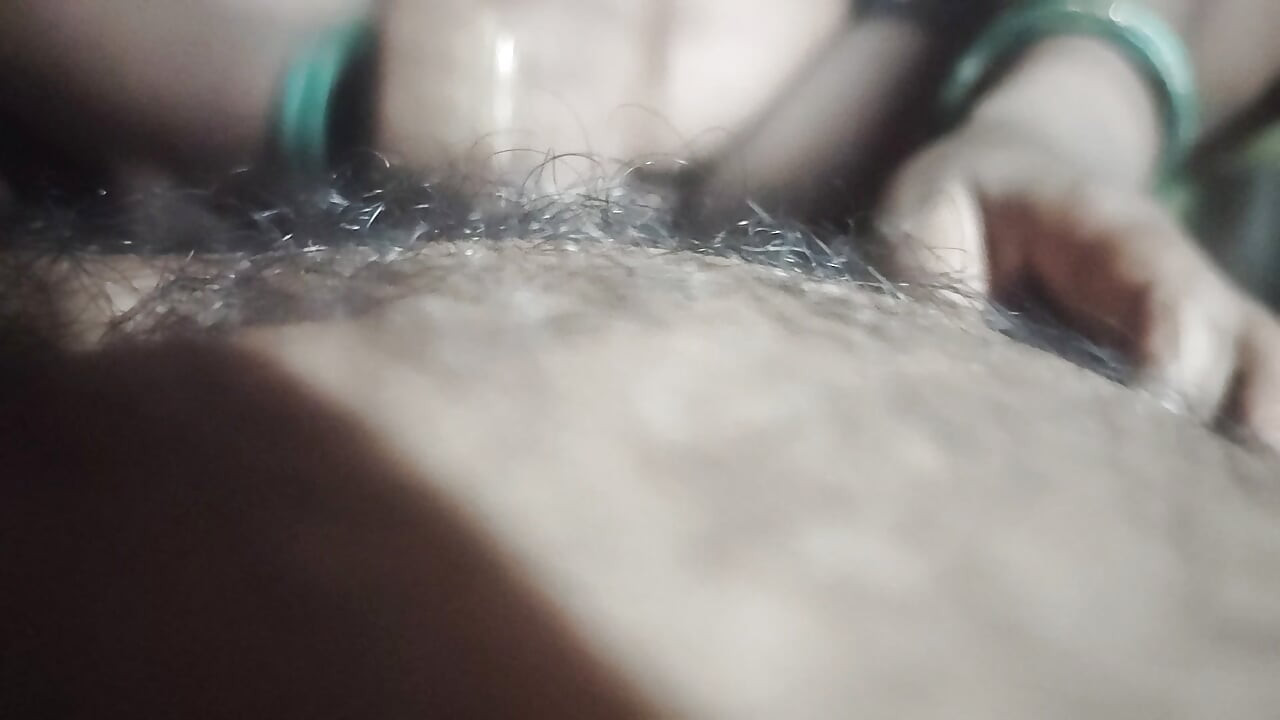 Seeing my stepsister horny, I went near her, grabbed her penis and masturbated.aur mera mutth mara