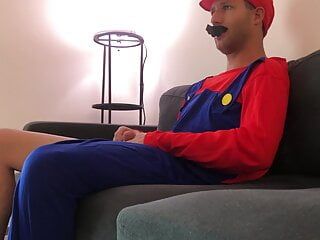 Mario packt riesigen Schwanz POV