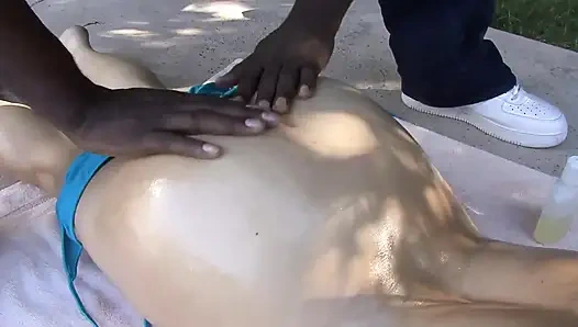 Brünette brünette milf liebt großen schwarzen bambus in ihrem arsch