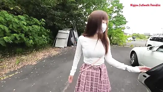 Knee High allure umrahmt einen verspielten Charme als eine süße teufelliche schönheit, die fesselt