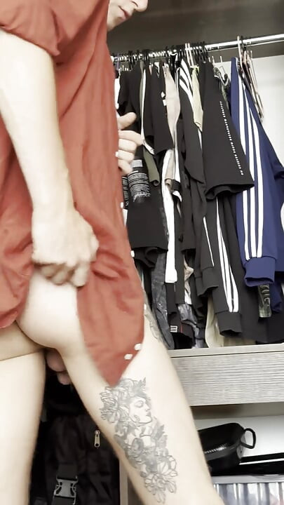 เกย์หนุ่มไม่สามารถเลือกชุดเดตได้ - โพสท่าแก้ผ้า - 513