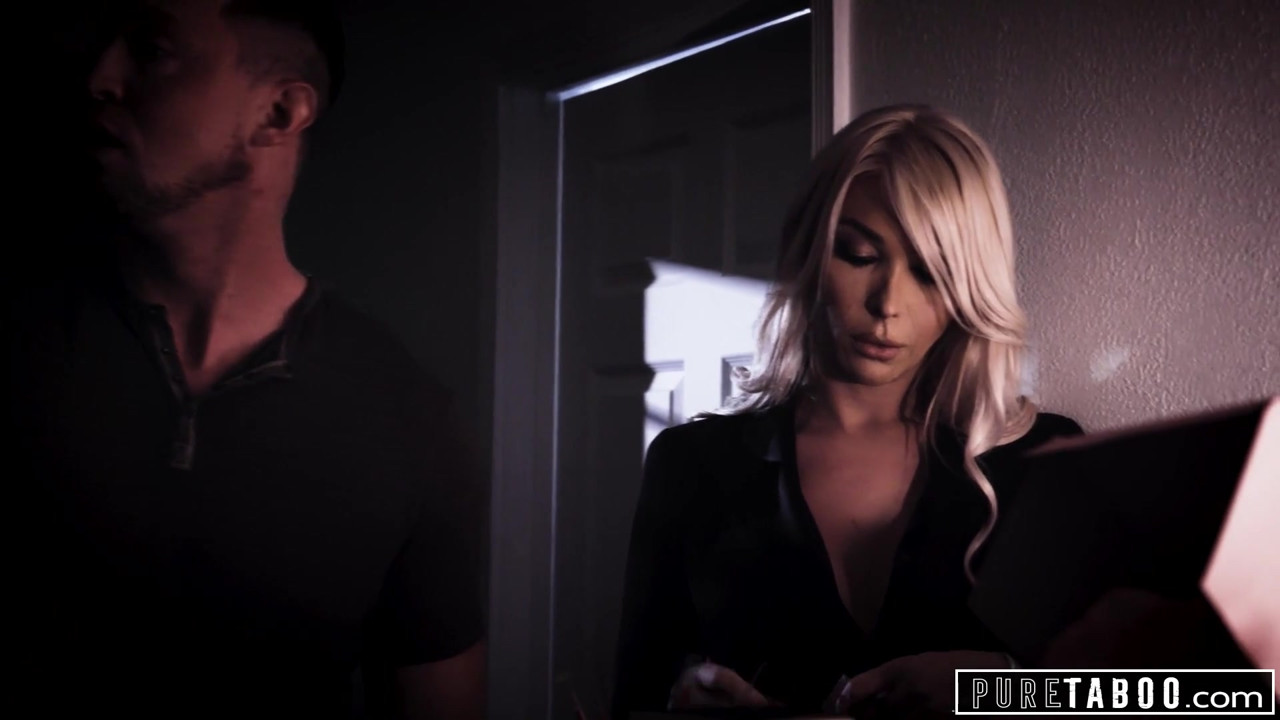 純粋なタブー、セクシートランスガールが悲しみの男をやる