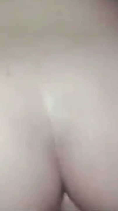 هذا ما فعلته بذيل البقرة الصغيرة ديسي الهندية