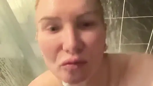 POV: Unter der Dusche erwischt... Fick meine 34jj titten!