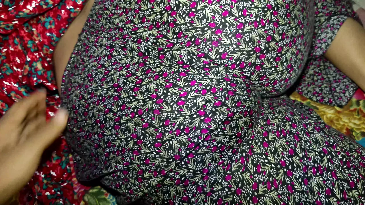 非常性感的西玛·萨尔卡的大屁股在达卡古尔尚是一部精彩的性爱视频。