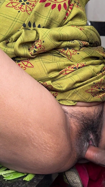 Bananas de komal são muito curtidas, é por isso que o cunhado trouxe uma dúzia de bananas do mercado, por causa da cunhada, mas a cunhada queria uma grande banana. | Clipe 3