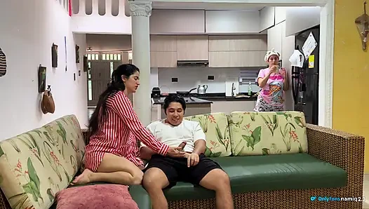 Itu sahabat istriku dan aku ngentot dia di depannya!