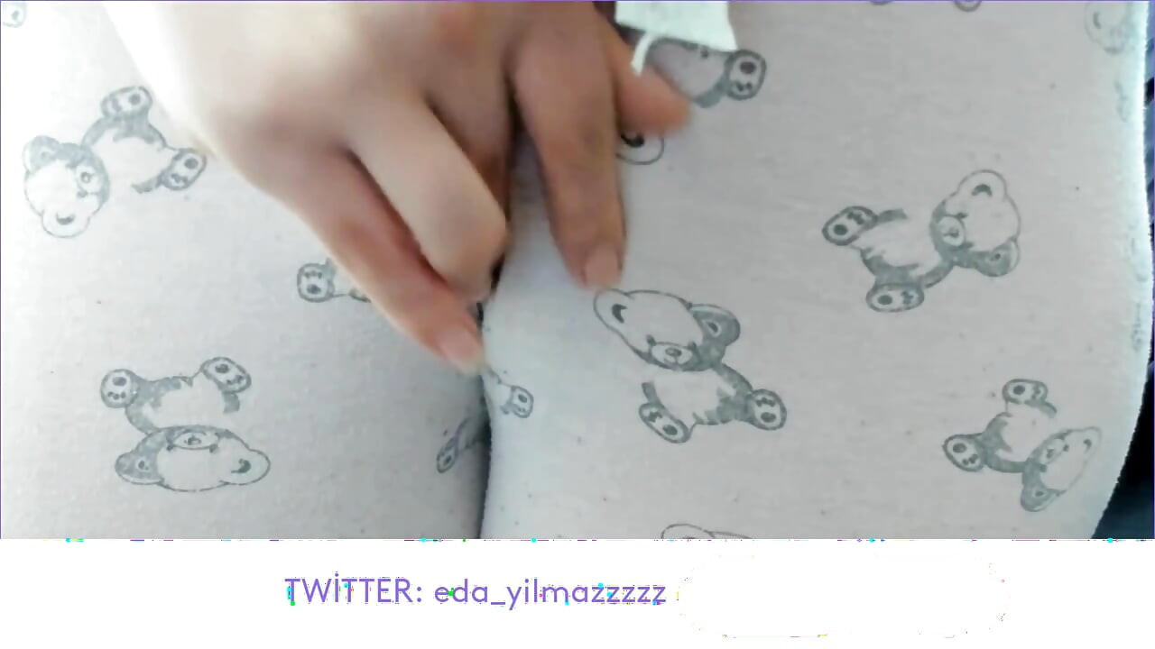 CAMELTOE- MASTURBATE WITH PAJAMA- RUBBING PUSSY WITH PAJAMA
