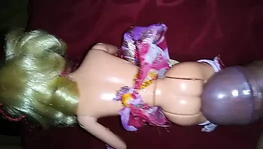 Barbie vikini götünü sikiyor