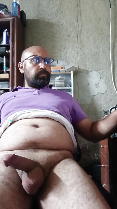 Master Bear Cums with a Cigarette in His Mouth