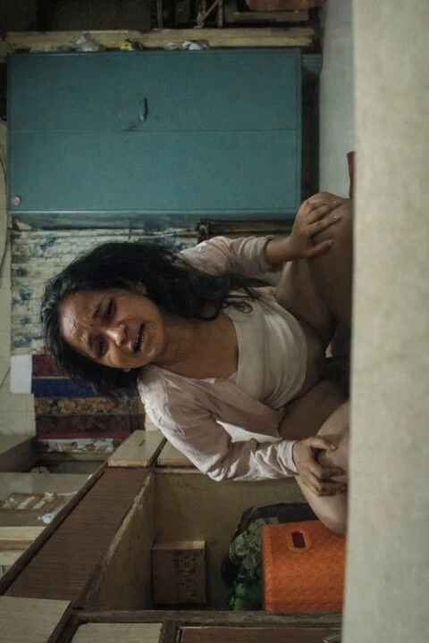 I called my desi girlfriend to my house and swollen her pussy.