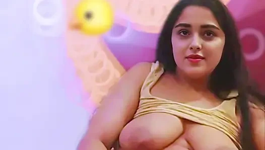 Desi indisches mädchen fingert und zeigt ihre möpse auf what'saupp-videoanruf, viralem mms-video