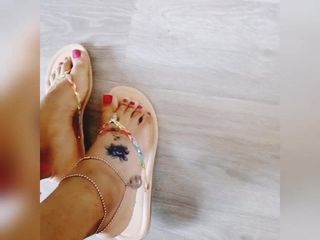 Mijn sexy voeten in teenslippers