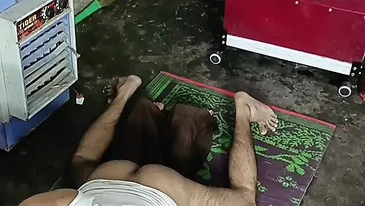 Большая молодая сосет член раком