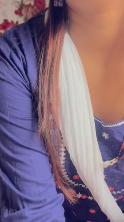 Ghar ki kamwali ne Diya feet job pair se giraya Malik shahab ka land ka Pani Indian Maid feet job ful Hindi audio voice | Clip 1
