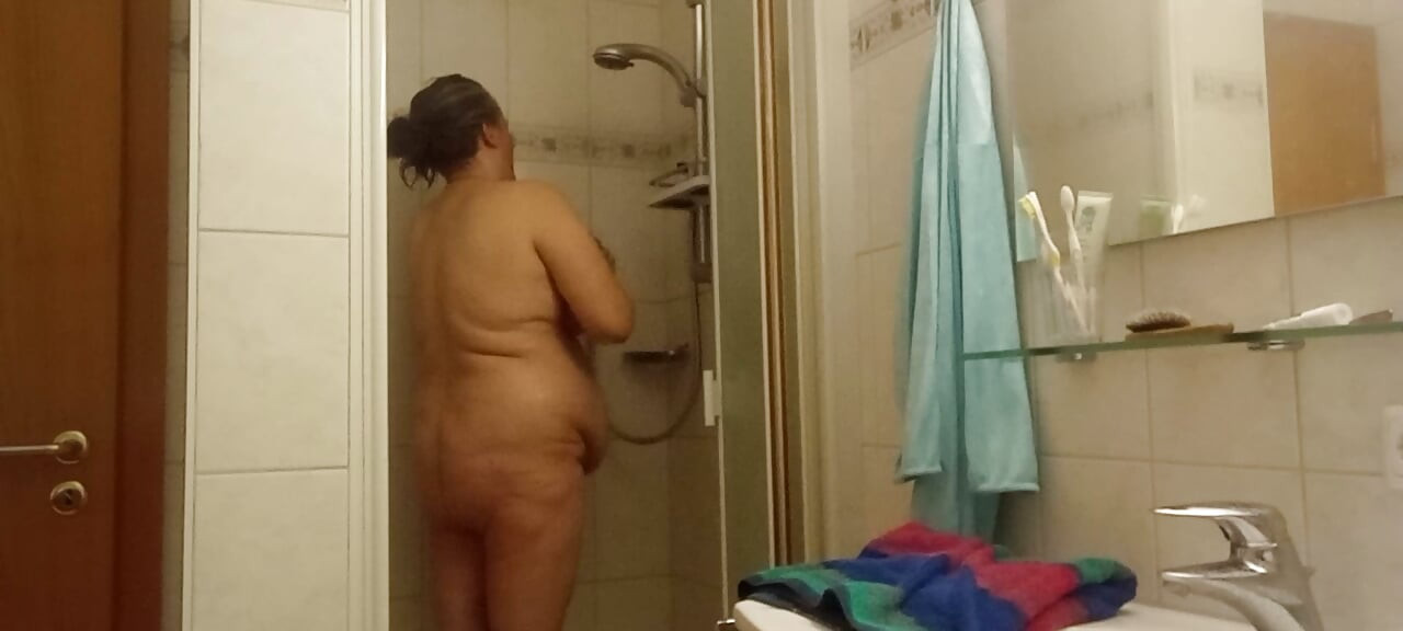 Fat mature woman taking a shower, Eva Pur and her voluptuous curves part 2