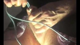 Crossdresser trans che suona lingerie di nylon giocattolo uretrale