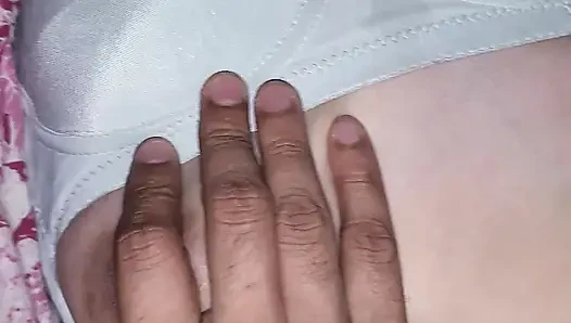 Video rekaman seks gadis desa india dengan memek sempit dientot habis-habisan