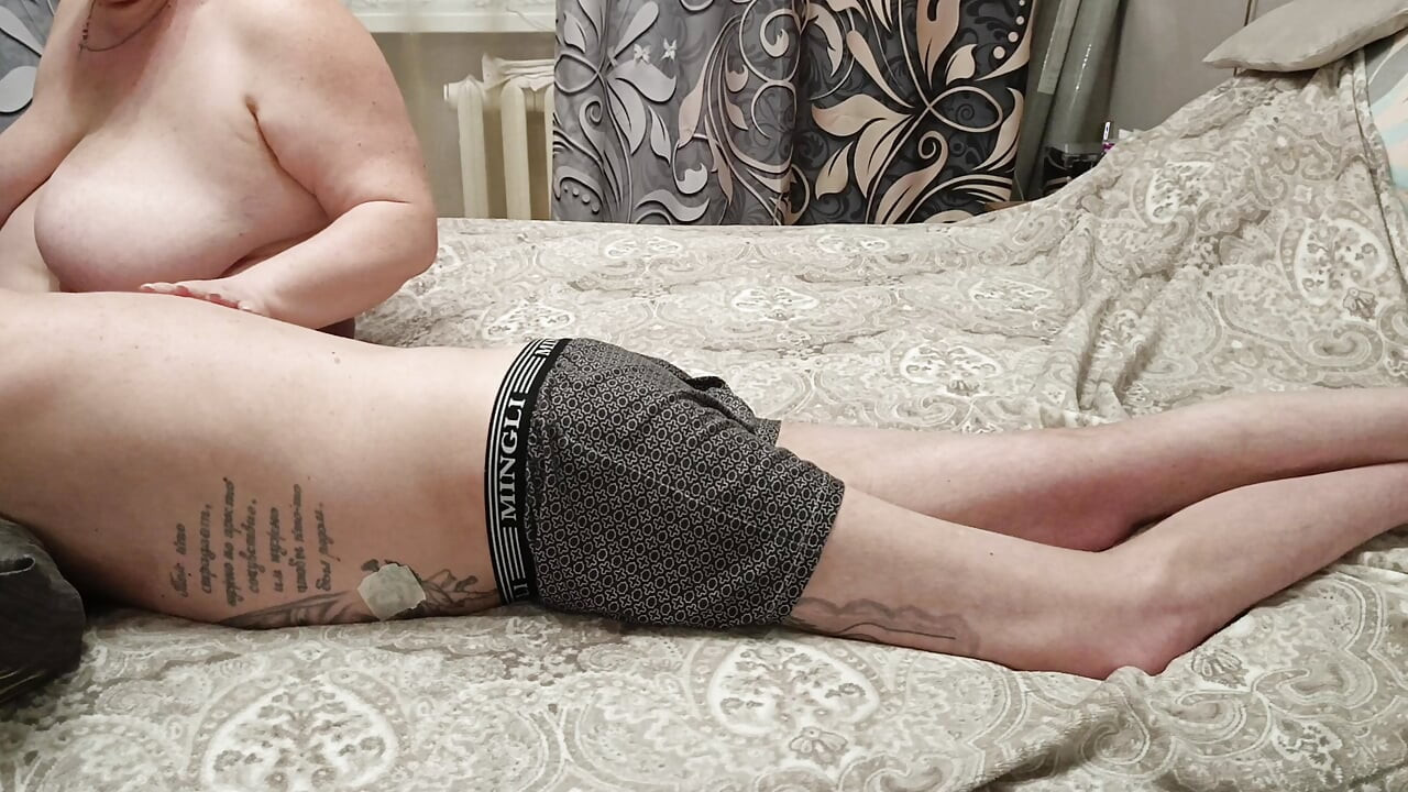 neighbor gave massage and blowjob with cum swallowing