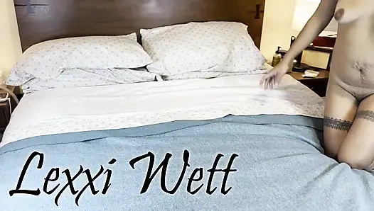 Tante seksi pinay lagi asik ngentot dildo favoritnya sampai orgasme - lexxi wett