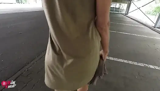 Küstah!! Garip adam beni halka açık şekilde sikiyor!!