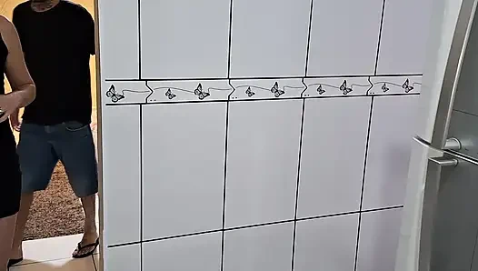 Падчерица без трусиков играет с домино со своим отчимом