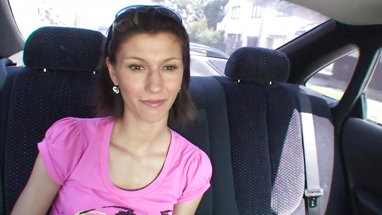 Thổi kèn ngoài trời cho một con đĩ nghiệp dư hư hỏng