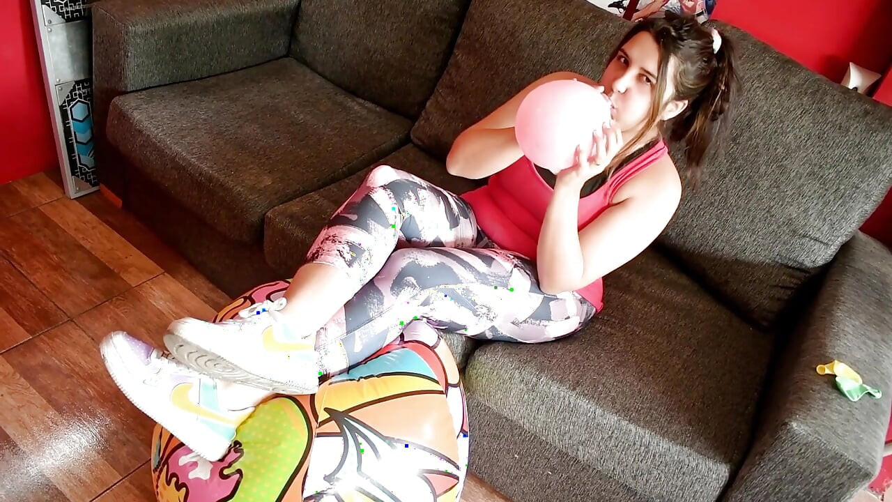 Tunggangan dan deflate bola pantai dengan bingkap - Bunny Looner