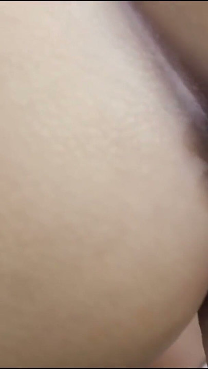 Asyalı genç 18+ öğrenci beyaz çoraplı ayakla mastürbasyon sıkı amcık odada inliyor | Klip 2
