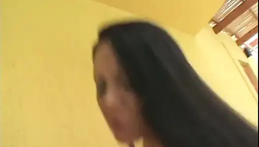 Супер трах на улице с 2 кримпайными крошками и 2 членами