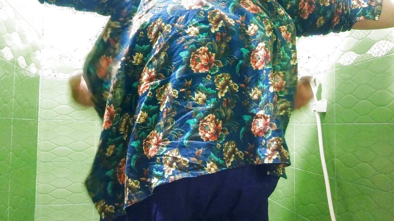 Step-Sister's Bath Time Ritual Exposed - You Won't Believe What Happens