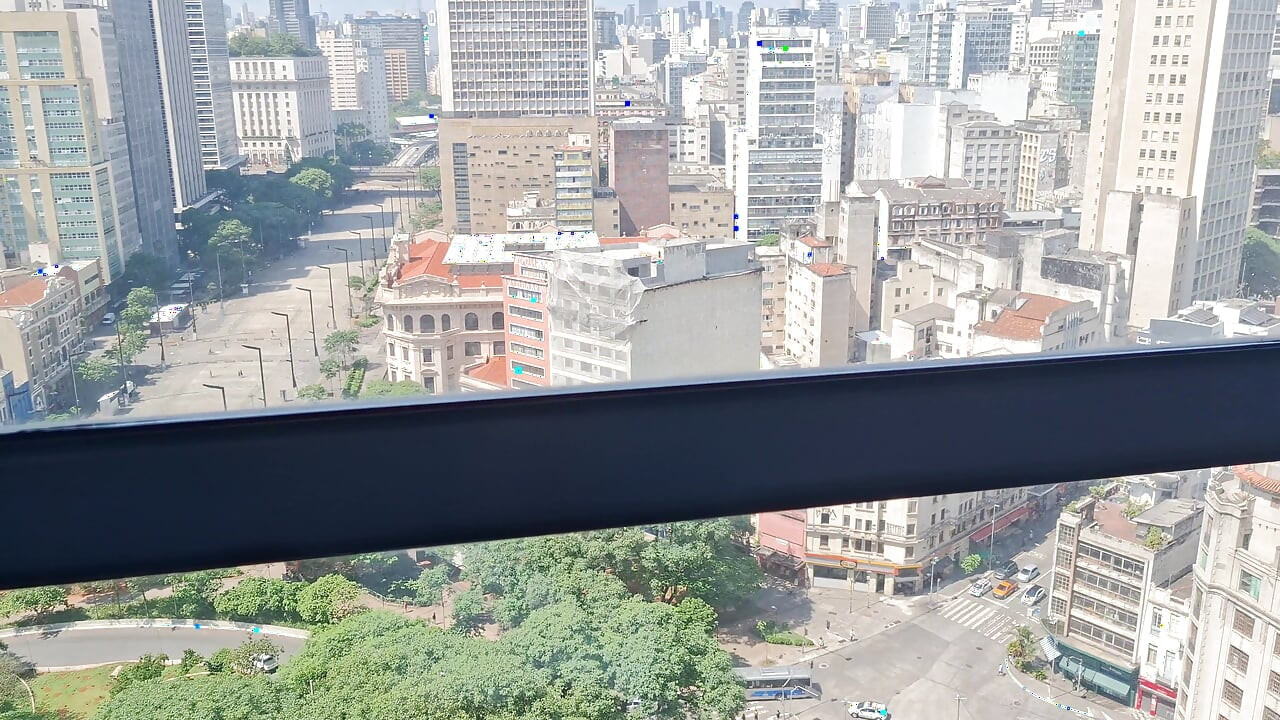 Fată care face sex în fața ferestrei Sky Mirante Sampa în centrul orașului São Paulo cu toată lumea care se uită