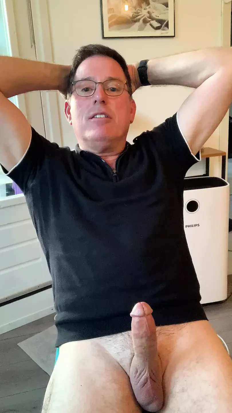 Séance d’edging longue et de branlette à la maison. Verbal