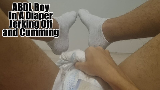 ABDL Boy In A Diaper Branler et Éjacule