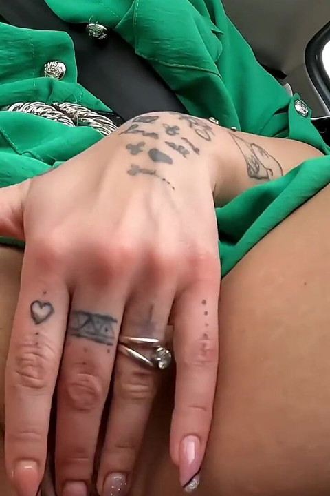 Italian Girl Gets Her Pussy Licked Well in Camporella and Gives a Blowjob