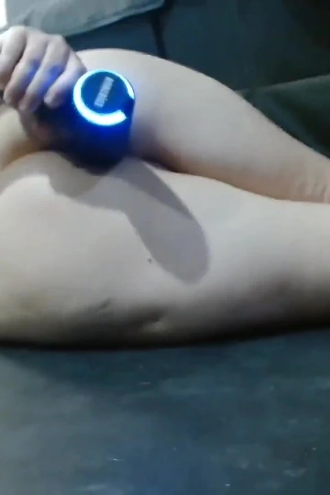 用按摩枪张开我紧致的菊花