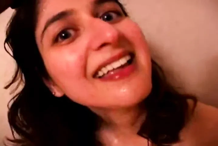 印度Nri Reena喝尿