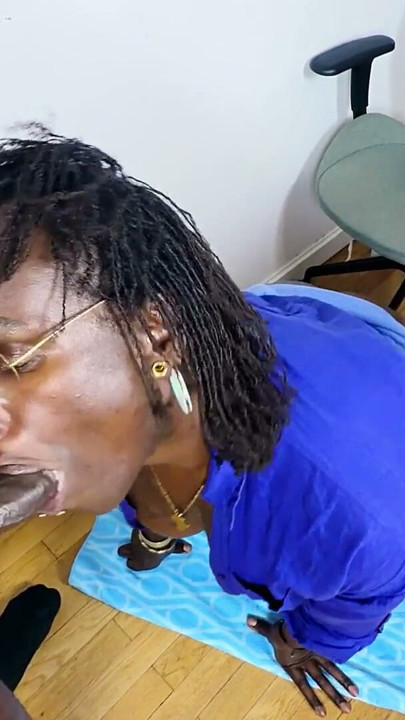 BBc alpha male creampies Ebony shemale at her office | Clip 1